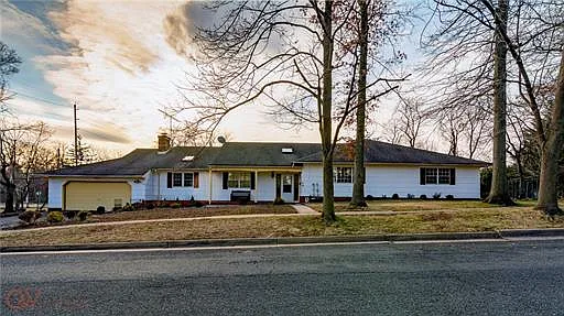 1 Elmwood Ave photo 1