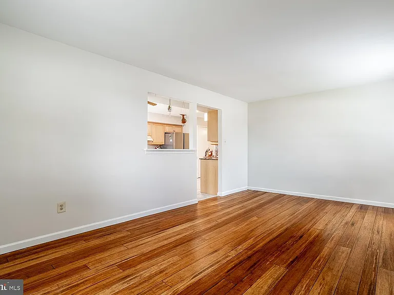 10 Honey Locust Ln — Photo 9