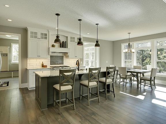 4th image of 10215 Lakeview Dr W