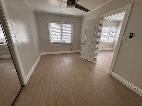 5th image of 4216 Woodlawn Ave #1/2