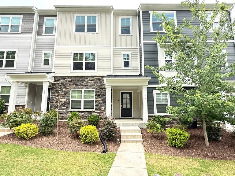 1815 Starlit Sky Ln — Photo 1