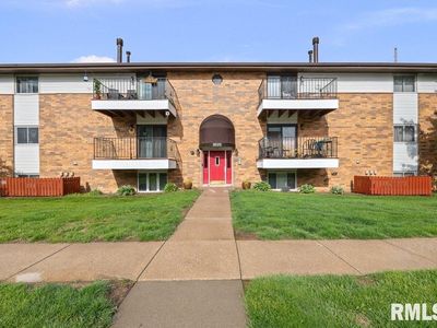 3020 4th St APT 9, Moline, IL, 61265