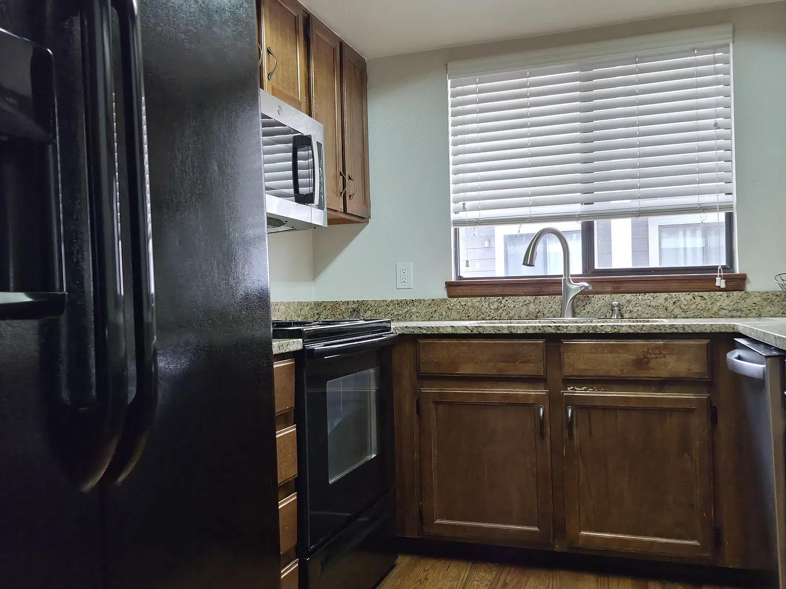 2 bed, 1192 sqft, $2,300 — Photo 3