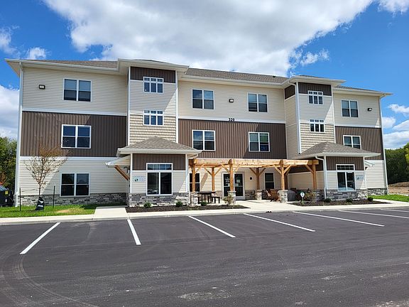 3rd image of 320 Chapel Dr #400-302