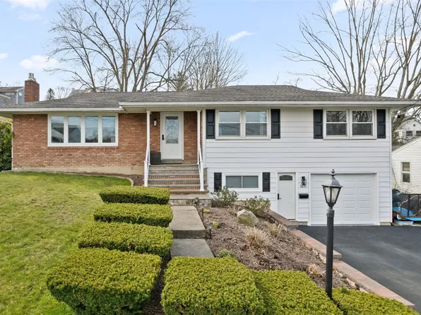 3610 Beatrice Ln, Endwell, NY 13760