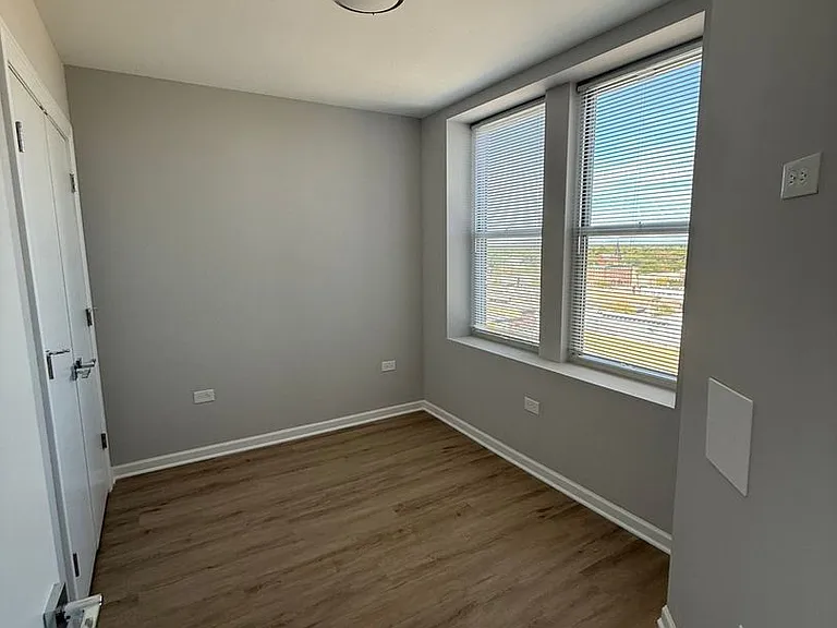 10 N Sheridan Rd. — Photo 20