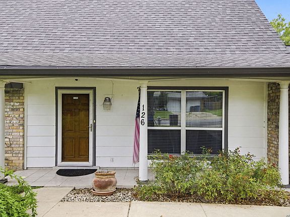 3rd image of 126 HARROW DR