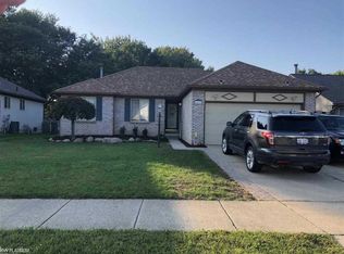 46611 Oak Pointe Dr, Macomb, MI