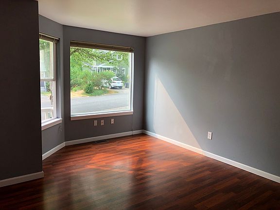 4th image of 4160 244th Pl SE