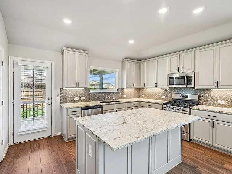 2034 Egret Ave — Photo 9