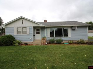 410 6th St, Nicollet, MN 56074