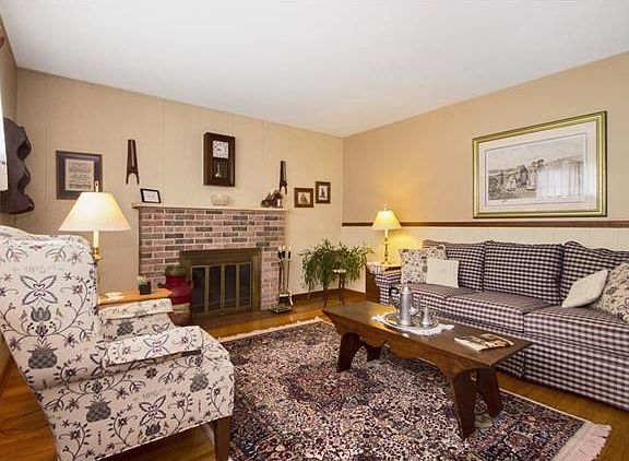 Living Room with fireplace