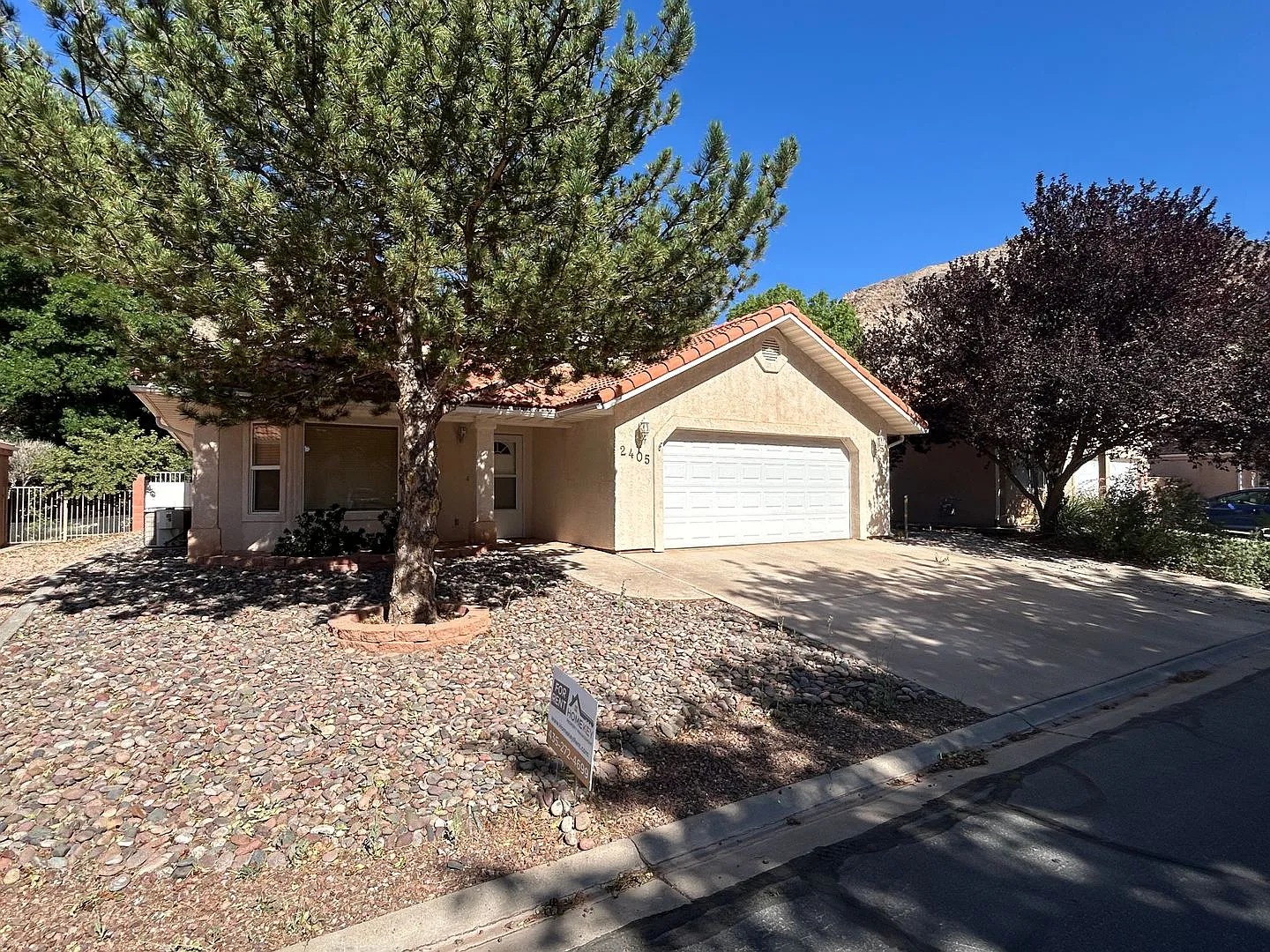 Available October! 4 Bed, 2 Bath, 2 Car Garage For Rent! — Photo 2
