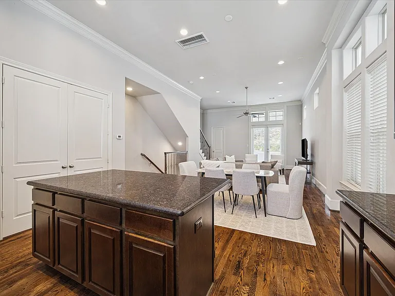 2048 Fannin Sta S — Photo 18