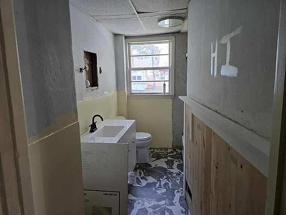 4th image of 33 Birch St