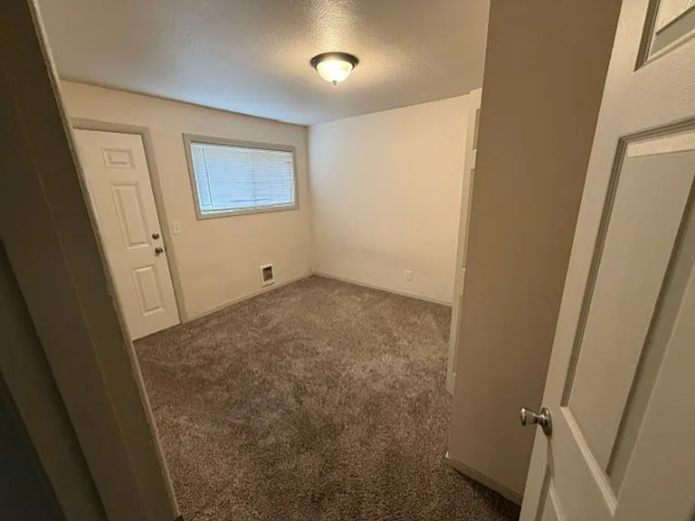 512 S Yew St — Photo 7