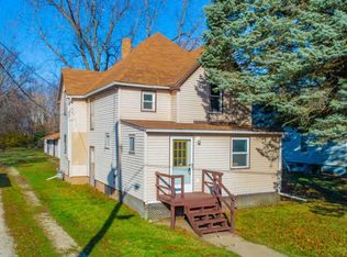 210 W Thomas St, Wyoming, IL 61491