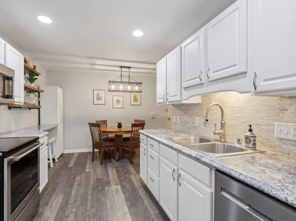 3063 Selkirk Drive #2, Sun Prairie, WI 53590