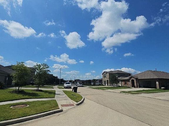 4th image of 8203 Tamarind Ln
