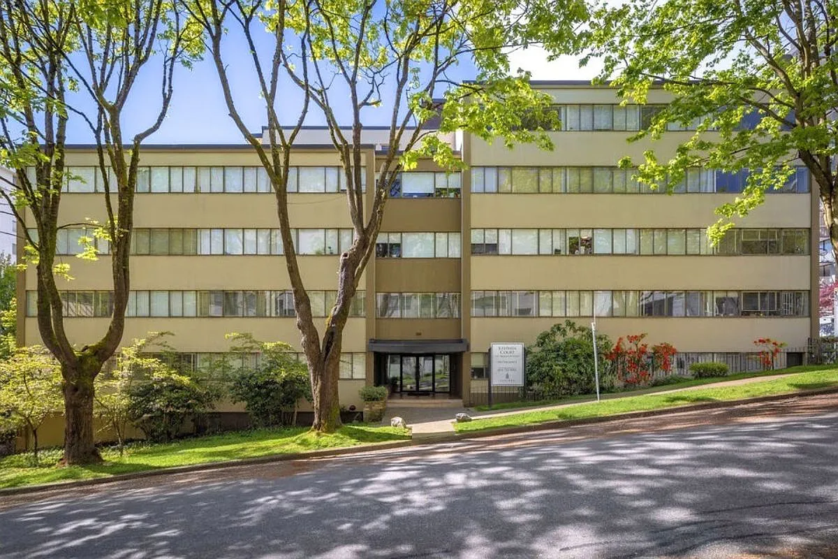 Stephen Court — Photo 1