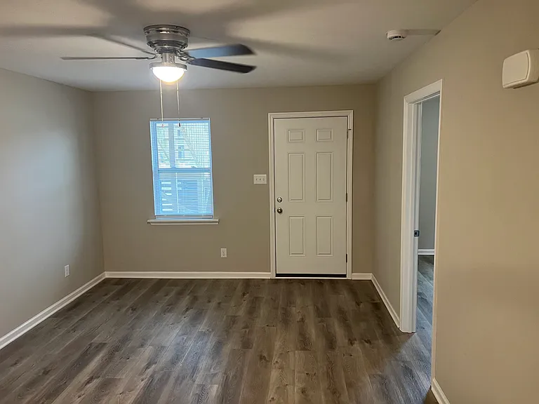 1807 Graymont Ln SW #B — Photo 3