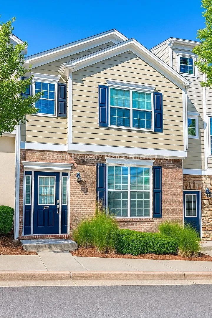 3 bed, 2.5 bath, 1409 sqft, $1,795 — Photo 1