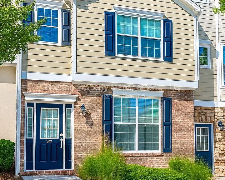 139 Riverstone Commons Cir — Photo 1