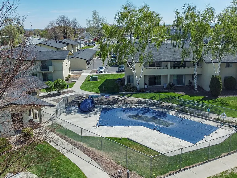 Pepper Tree Village Apartments — Photo 7