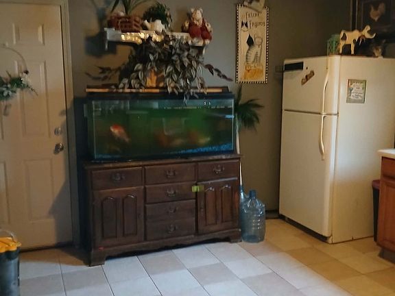 3rd image of 7638 W 61st Pl