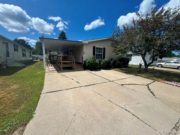46 Bellwood Dr, Swartz Creek, MI 48473