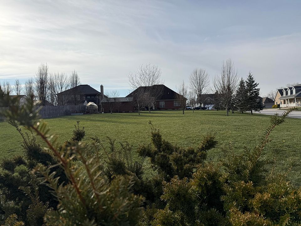 2nd image of 1014 Pinetree Rd