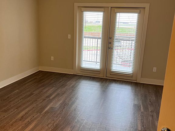 4th image of 2150 Sundance Pkwy #1067