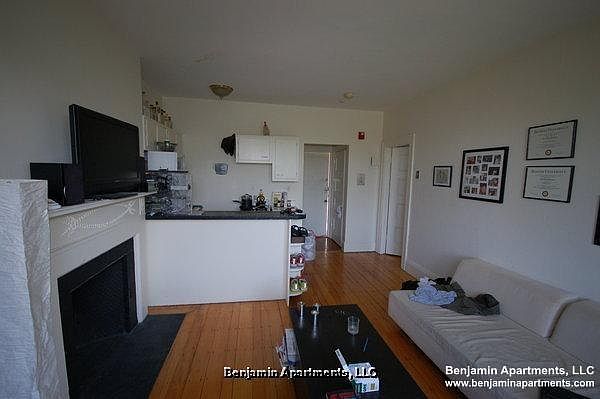 2nd image of 1071 Beacon St APT 7A