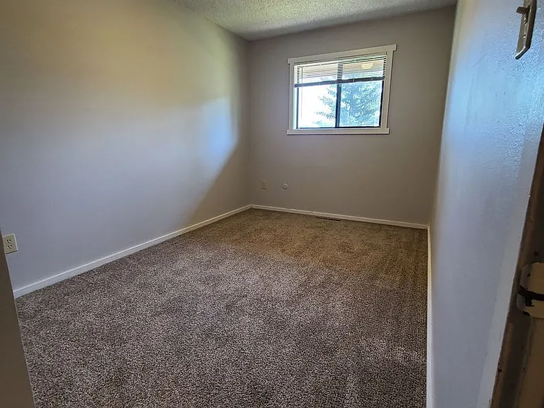 623 Willow Creek Ct — Photo 8