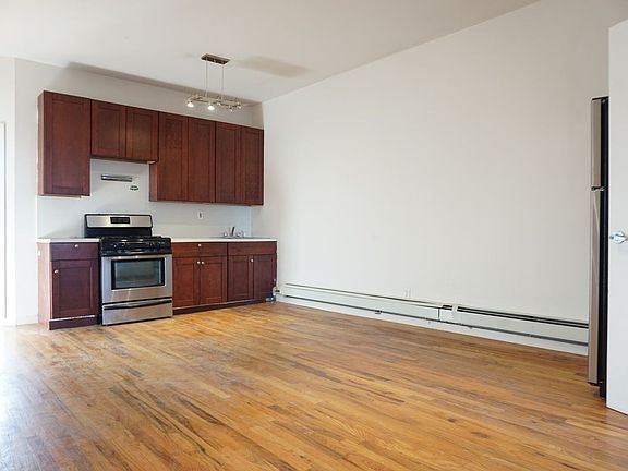 4th image of 744 Myrtle Ave #3R