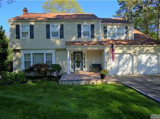 5 Graystone Ln, Smithtown, NY 11787