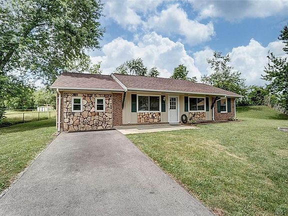 3rd image of 325 Dean Dr