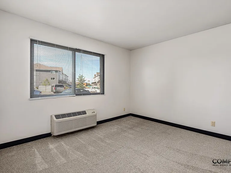 1025 W. MacArthur Avenue — Photo 7
