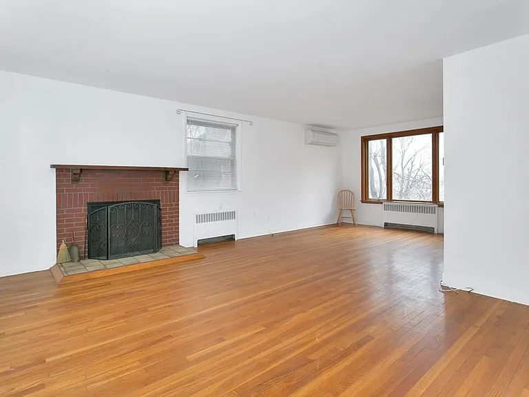 2730 Edgehill Ave — Photo 4