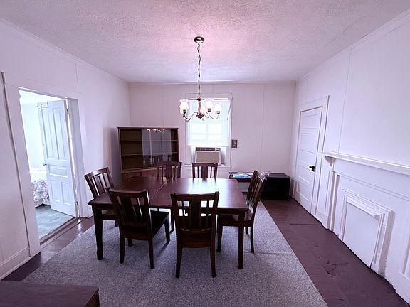 4th image of 923 Riverview St