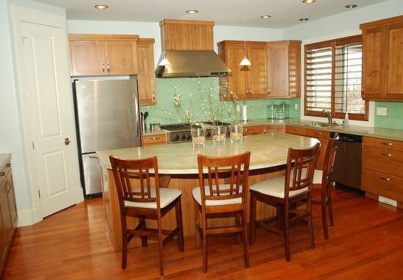 Large Island & Hardwood