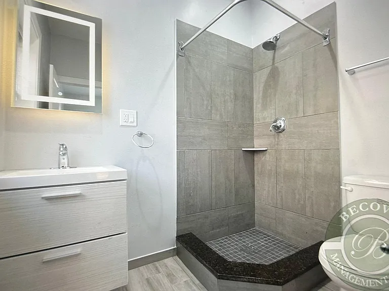 6035 N Winthrop Ave #2 — Photo 7