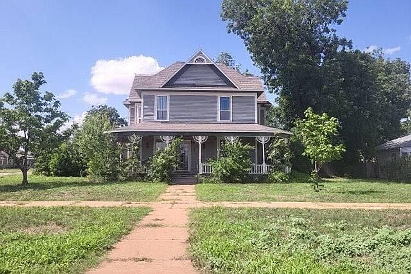 1st image of 703 E Commerce St