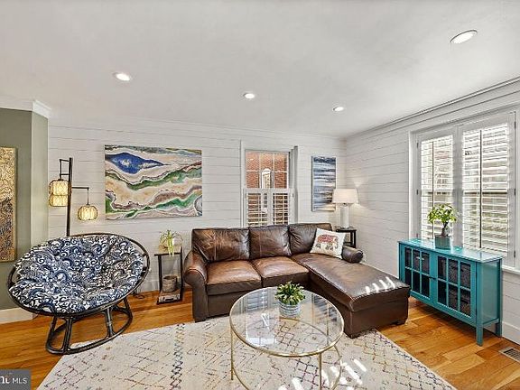 5th image of 3423 S Wakefield St
