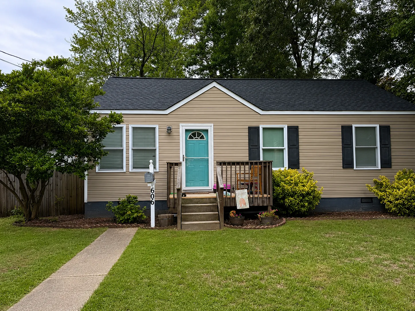 3 bed, 1000 sqft, $1,800 — Photo 1