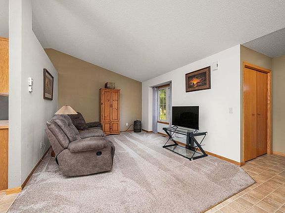 4th image of 6194 Karmen Ave NE