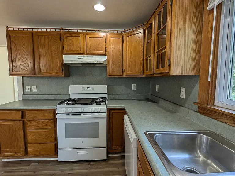 2311 Philo Ave — Photo 3
