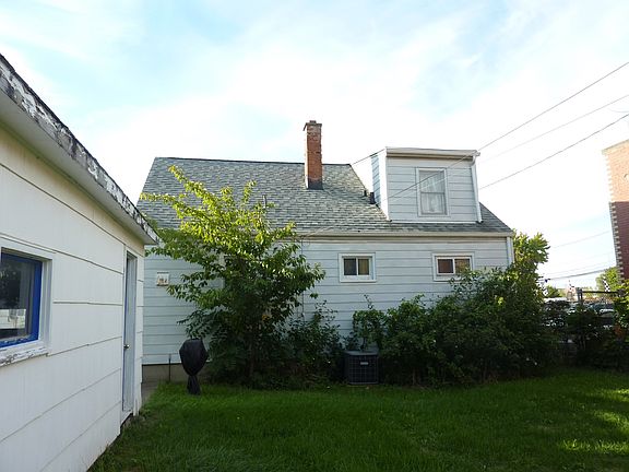 3rd image of 419 Shepard Ave