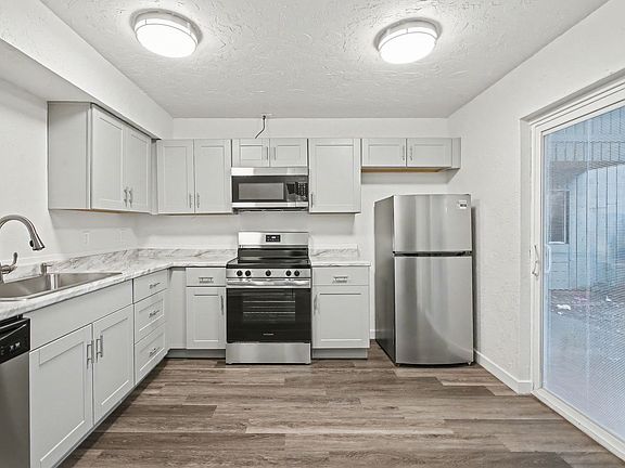 2nd image of 1732 5th St #200