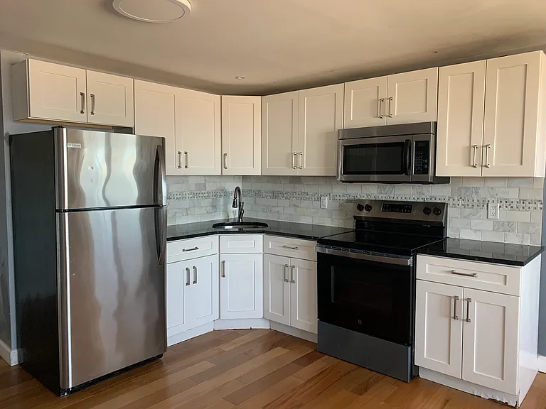 14 Bayville Ave #5 — Photo 4
